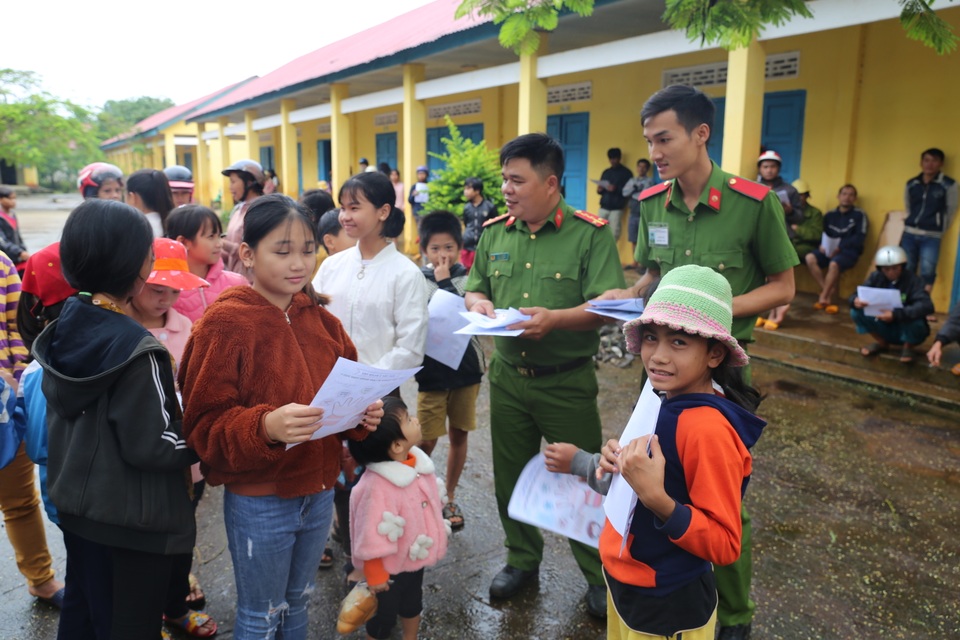 Bảo vệ trẻ khỏi xâm hại tình dục ở vùng núi vẫn kiểu “việc ai nấy làm” - 6 Bảo vệ trẻ khỏi xâm hại tình dục ở vùng núi vẫn kiểu “việc ai nấy làm” - 6