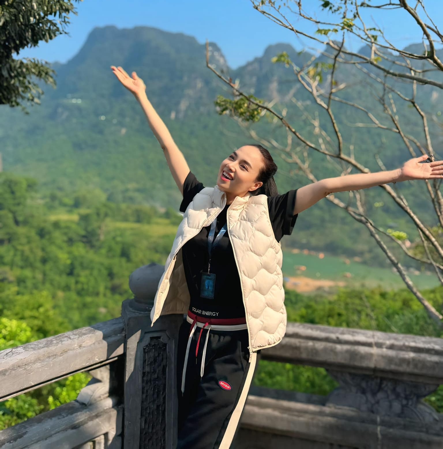 Đinh Ngọc Diệp: Từng là Hoa khôi Tây Đô, giờ viên mãn bên đạo diễn trăm tỷ - 4 Đinh Ngọc Diệp: Từng là Hoa khôi Tây Đô, giờ viên mãn bên đạo diễn trăm tỷ - 4