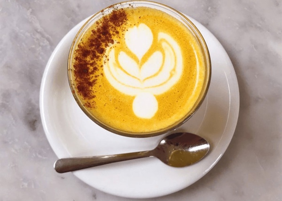 Cách pha latte nghệ tốt cho dạ dày, da đẹp dáng xinh Cách pha latte nghệ tốt cho dạ dày, da đẹp dáng xinh (Ảnh: Internet)