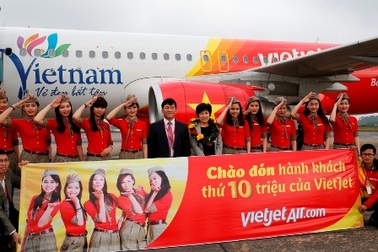 Vì sao 10 triệu hành khách chọn đi máy bay Vietjet Air?