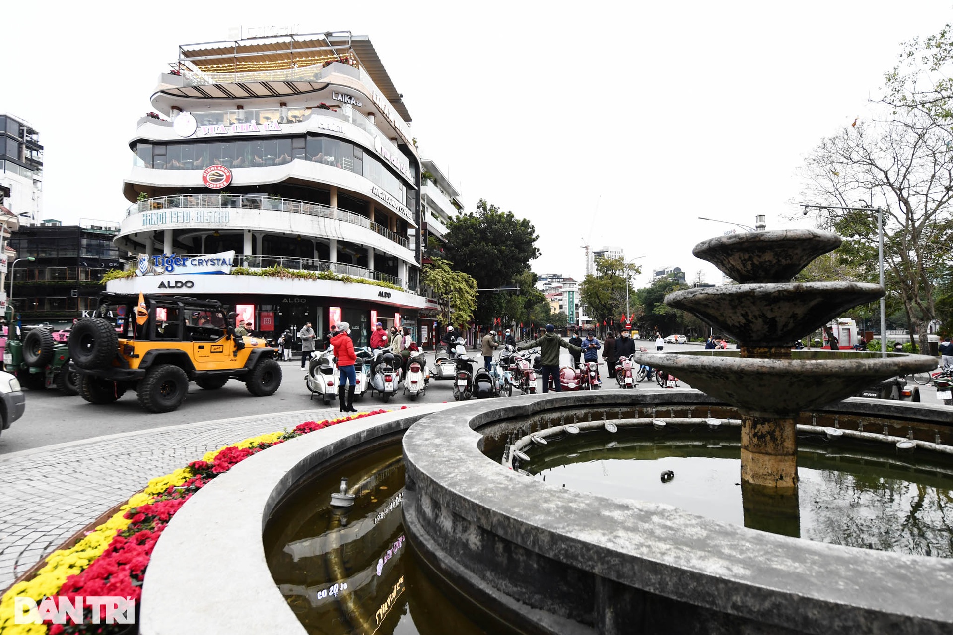 Hà Nội tĩnh mịch, vắng vẻ trong buổi sáng mùng 1 Tết - 13 Hà Nội tĩnh mịch, vắng vẻ trong buổi sáng mùng 1 Tết - 13