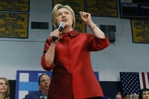 Bà Hillary bất ngờ thua trong bầu cử sơ bộ tại 2 bang miền tây