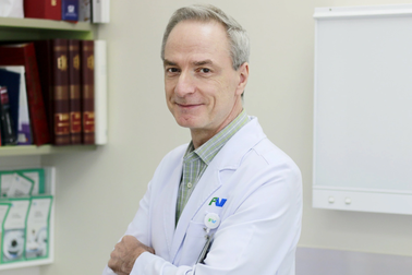 Bác sĩ da liễu Orieux Guillaume: Đừng bỏ qua dấu hiệu ung thư da nguy hiểm