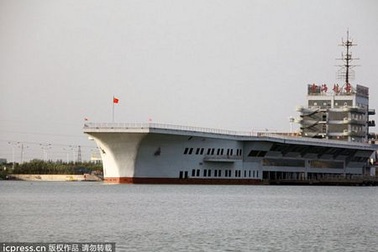 Trung Quốc "nhái" tàu sân bay Mỹ