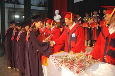 Nhọc nhằn tiến sĩ du học về nước: Cần thay đổi chính sách đãi ngộ