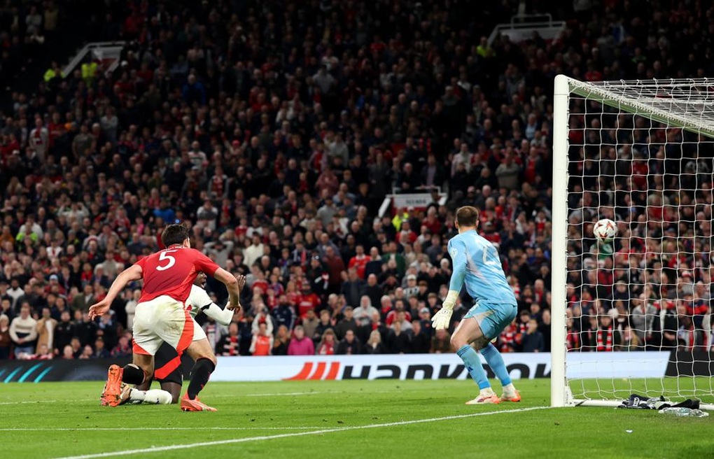 Man Utd hạ Lyon, vào bán kết Europa League theo kịch bản khó tin - 5 Man Utd hạ Lyon, vào bán kết Europa League theo kịch bản khó tin - 5