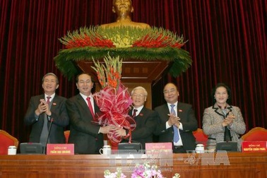 Đại biểu chúc mừng ông Nguyễn Phú Trọng tái đắc cử Tổng Bí thư