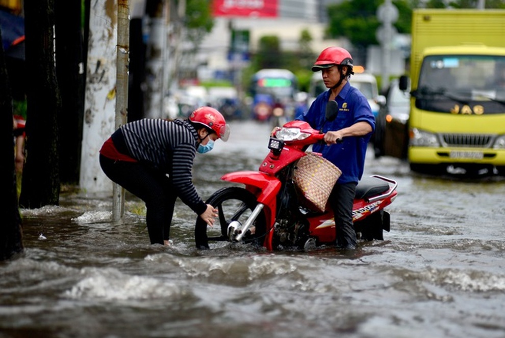 Gò Vấp và nhiều quận huyện tại TPHCM sắp có mưa to, giông lốc - 1 Gò Vấp và nhiều quận huyện tại TPHCM sắp có mưa to, giông lốc - 1