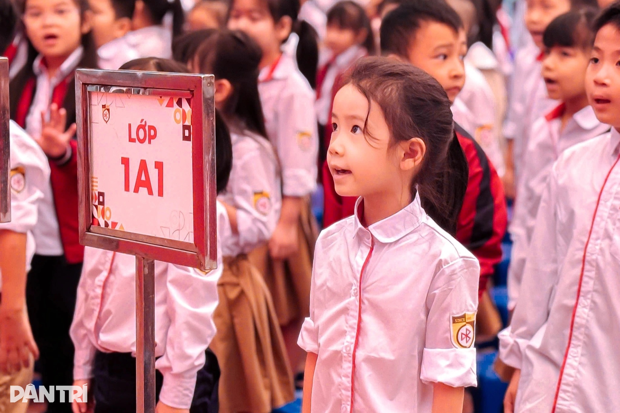 הורים מתווכחים על נכון ומה לא נכון בנוגע לקרן הכיתה ששימשה לביקור חמותה של המנהלת - 1 Trích quỹ lớp viếng mẹ chồng cô hiệu trưởng, phụ huynh tranh luận đúng sai - 1