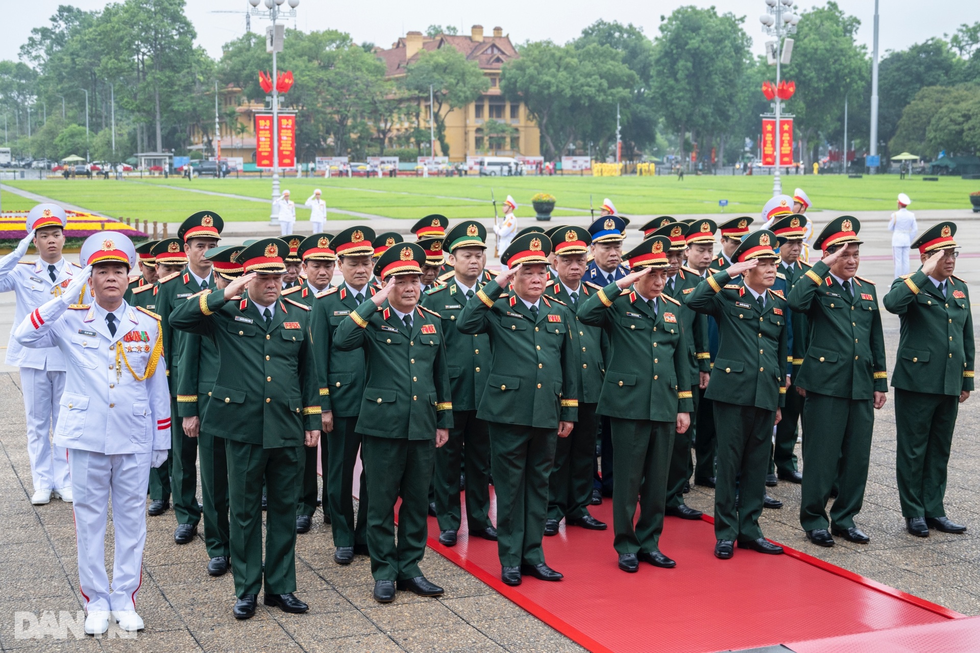 Sáng nay lãnh đạo Đảng, Nhà nước vào Lăng viếng Chủ tịch Hồ Chí Minh - 8 Sáng nay lãnh đạo Đảng, Nhà nước vào Lăng viếng Chủ tịch Hồ Chí Minh - 8