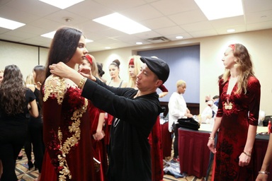 Áo dài Việt tại Tuần lễ Thời trang New York không chọn siêu mẫu gầy trơ xương