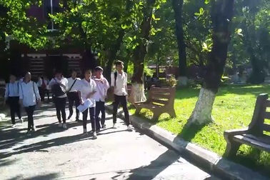 Không khí sau giờ thi Ngoại ngữ tại Huế