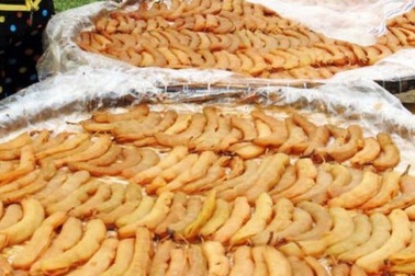 Làng nghề làm đặc sản mứt me, bánh tráng ‘‘hối hả’’ vào xuân