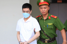 Bí ẩn chiếc cặp "ma" người gửi nói chứa 450.00USD, kẻ nhận khai 4 chai rượu