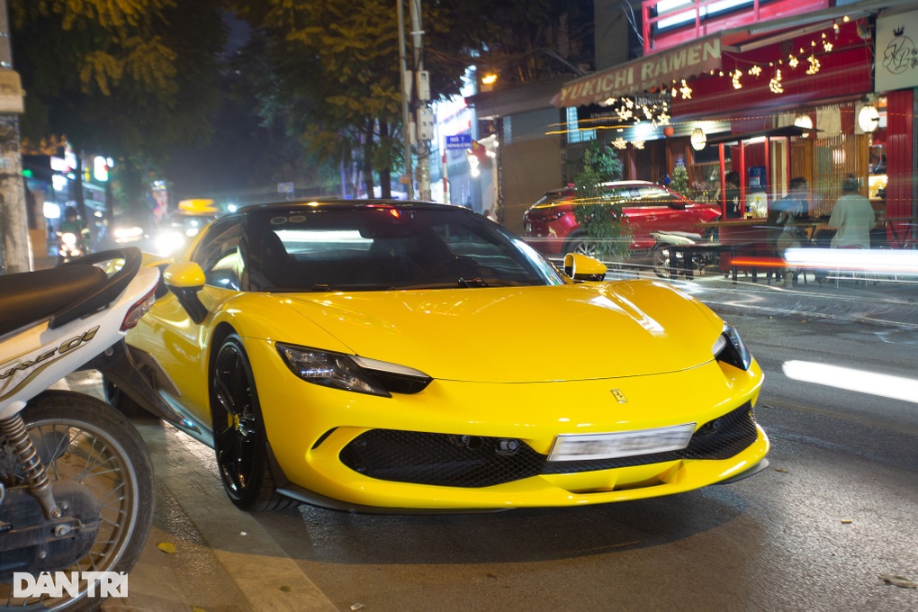 Lần đầu mua siêu xe, đại gia trẻ tuổi Hà thành chọn Ferrari hơn 23 tỷ đồng - 13 Lần đầu mua siêu xe, đại gia trẻ tuổi Hà thành chọn Ferrari hơn 23 tỷ đồng - 13