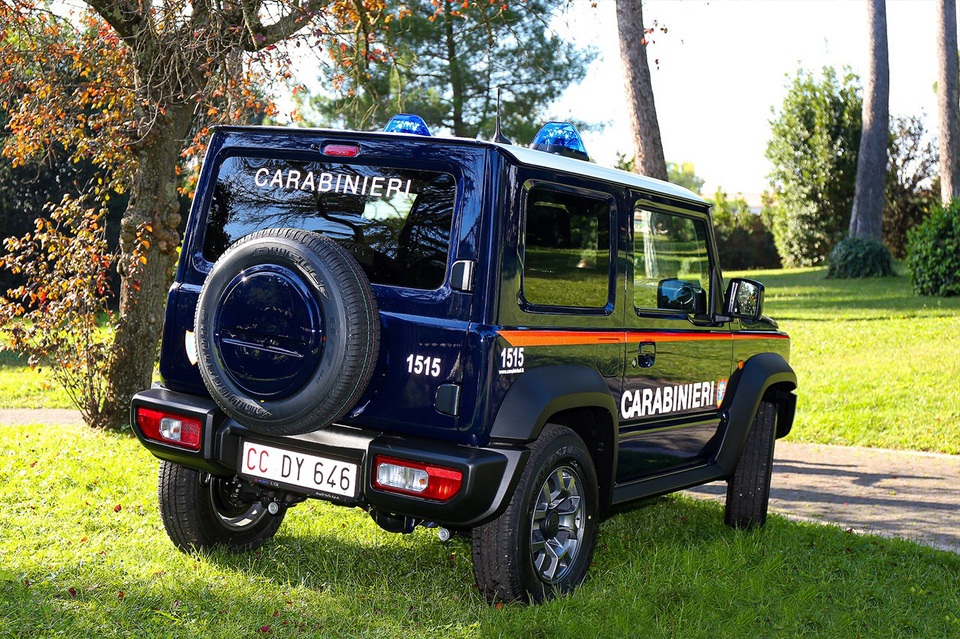 Đến lượt cảnh sát Italy chọn Suzuki Jimny làm xe tuần tra - 3 Đến lượt cảnh sát Italy chọn Suzuki Jimny làm xe tuần tra - 3