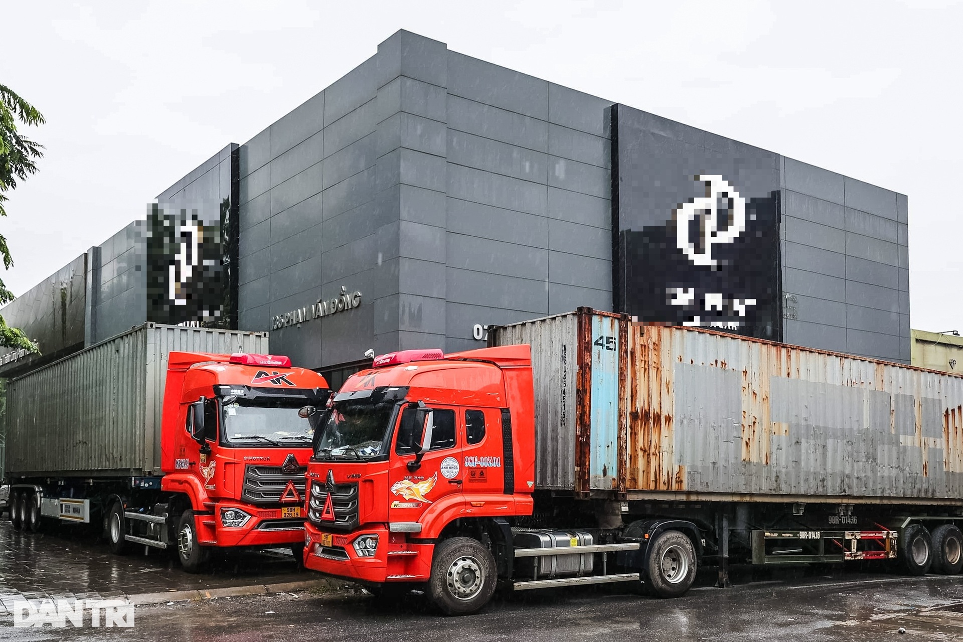 Người Hà Nội gia cố nhà cửa, chi 30 triệu đồng thuê xe container chặn cửa - 6 Người Hà Nội gia cố nhà cửa, chi 30 triệu đồng thuê xe container chặn cửa - 6