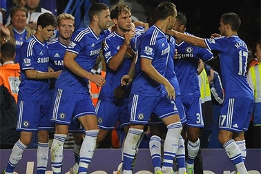 Thắng Aston Villa, Chelsea leo lên ngôi đầu bảng