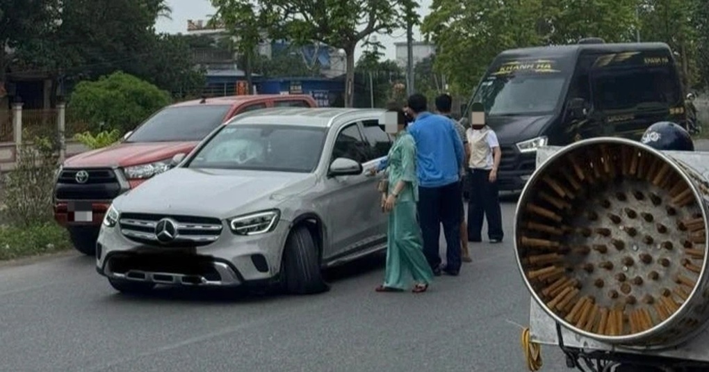 Lấn làn ngược chiều để vượt, xe Vios đốn gãy càng Mercedes-Benz GLC - 1 Lấn làn ngược chiều để vượt, xe Vios đốn gãy càng Mercedes-Benz GLC - 1