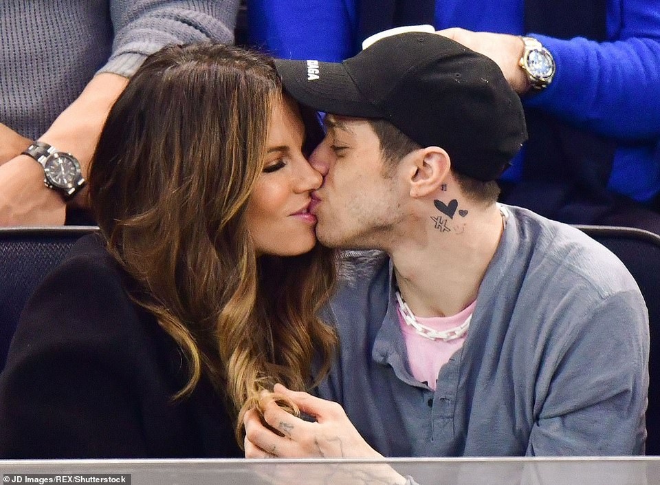 Kate Beckinsale ra phố cùng bạn trai kém 24 tuổi - 6 Kate Beckinsale ra phố cùng bạn trai kém 24 tuổi - 6