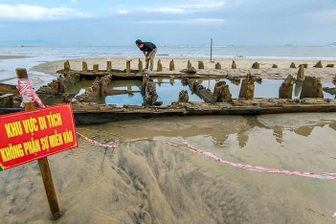 Truyền thông quốc tế nói gì về xác tàu cổ hàng thế kỷ nổi lên ở biển Hội An