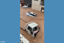 Kinh hoàng cảnh lũ cuốn trôi hàng loạt ô tô ở Trung Quốc