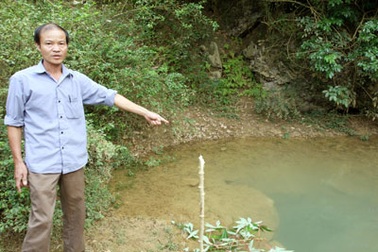 Xôn xao đồn thổi chuyện mó nước “hiểu tiếng người”