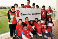 C.Ronaldo tặng áo đấu, “truyền lửa” cho đội ngũ y tế chống dịch Covid-19