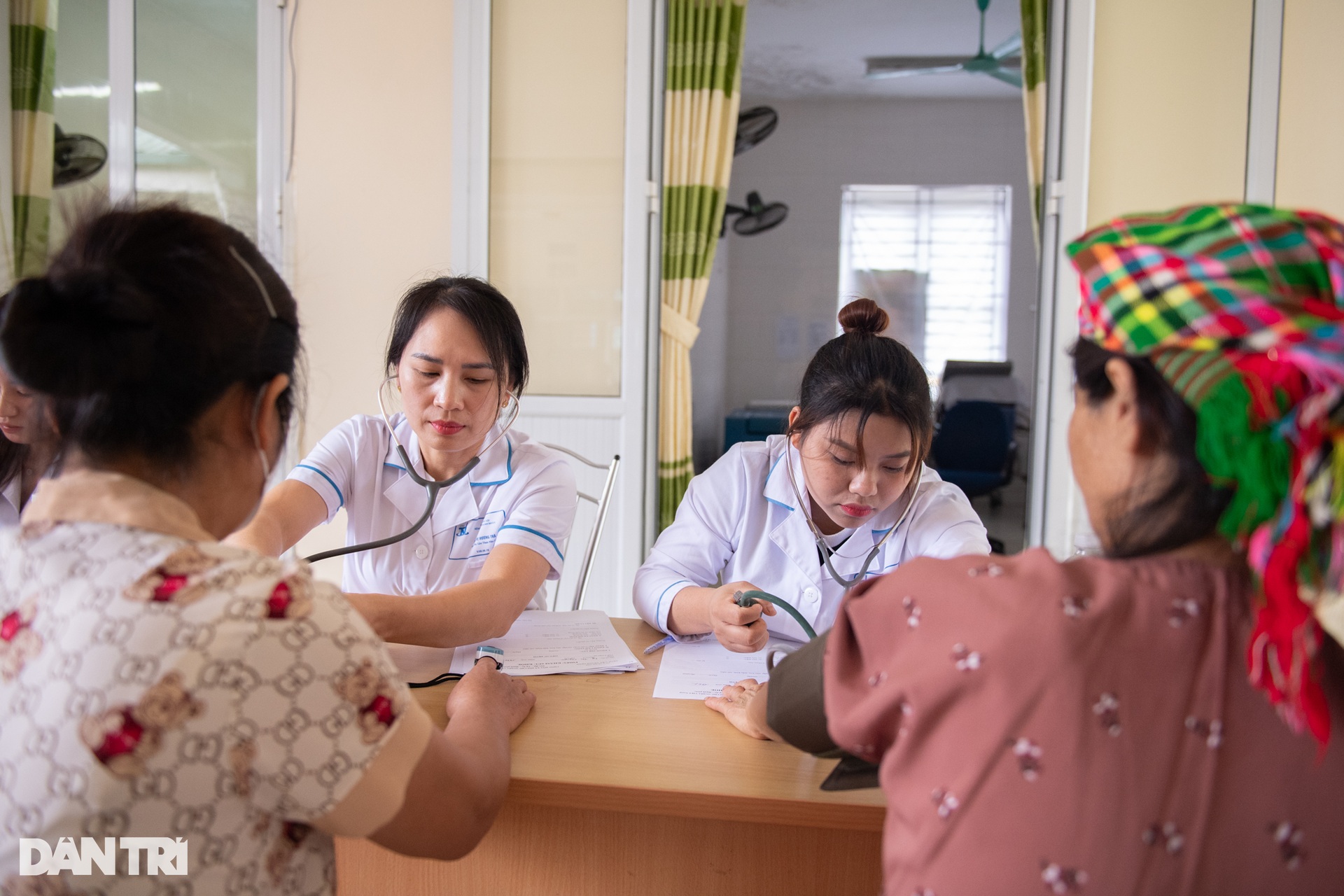 Tư vấn sức khoẻ như món quà quý đối với những gia đình còn khó khăn” - 7 Tư vấn sức khoẻ như món quà quý đối với những gia đình còn khó khăn” - 7