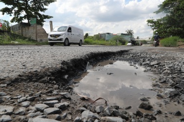 Đường thủng, cầu đứt ở TP Thủ Đức do chậm giải ngân