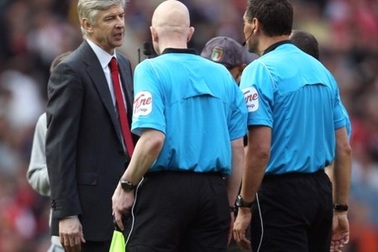 Sao không dũng cảm nhìn vào sự thật, Wenger?