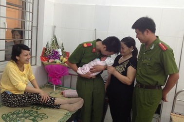 Chuyện cảnh sát hình sự... đỡ đẻ giữa đêm giông gió