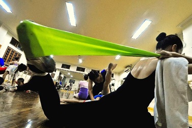 Xem thiếu nữ múa ballet rèn mình khổ luyện 