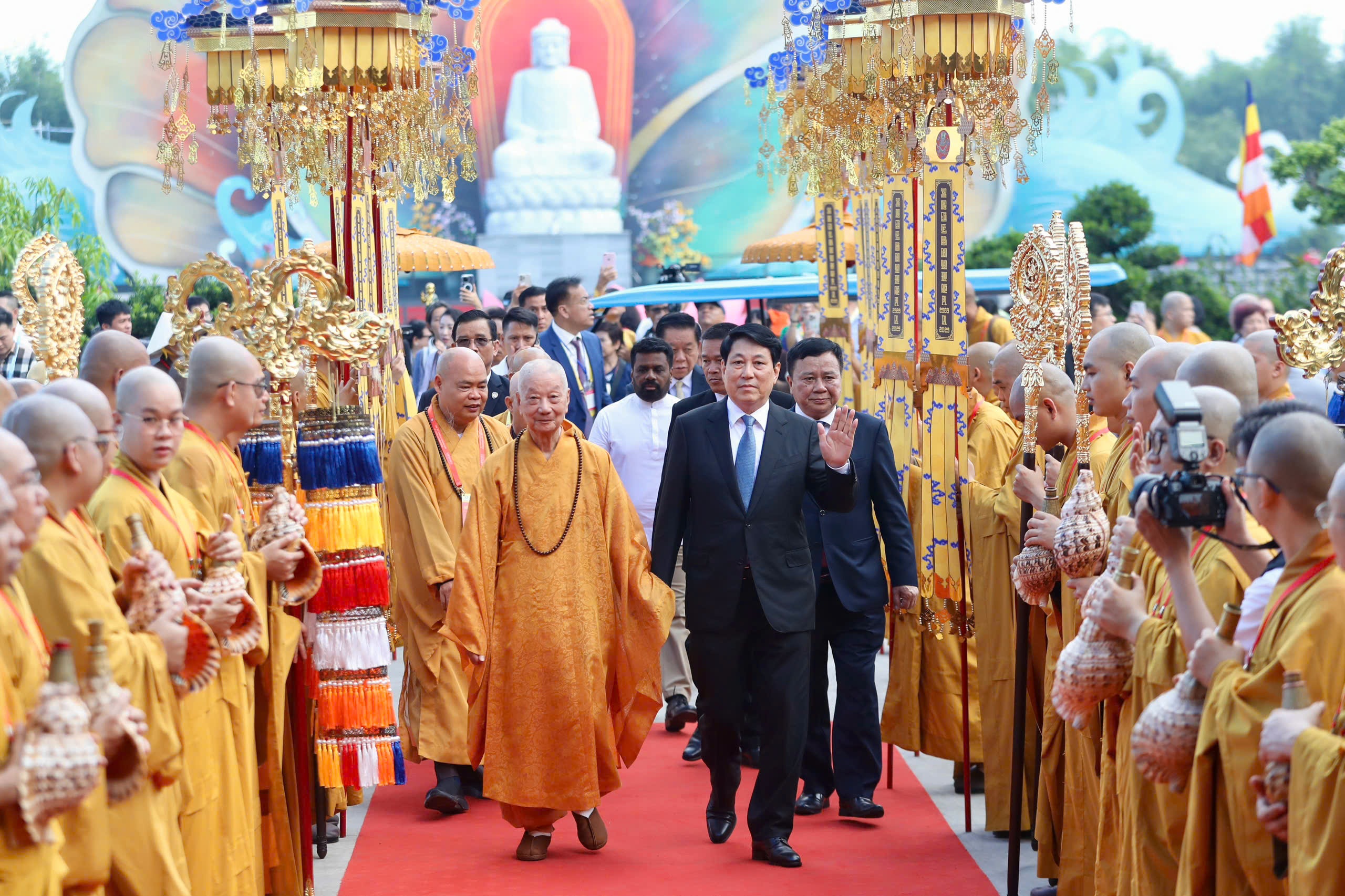 Chủ tịch nước Lương Cường dự khai mạc Đại lễ Vesak 2025