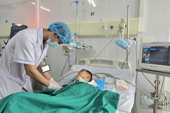 Bạn đọc Dân trí giúp đỡ bé trai 8 tuổi mắc viêm não hơn 313 triệu đồng