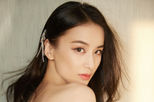 "Nàng dâu bạc tỷ" thất nghiệp, livestream bán đồ lót tăng thu nhập