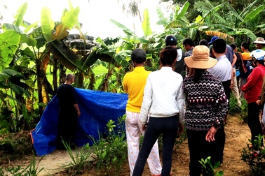 Nam thanh niên bốc cháy la hét lao ra đường