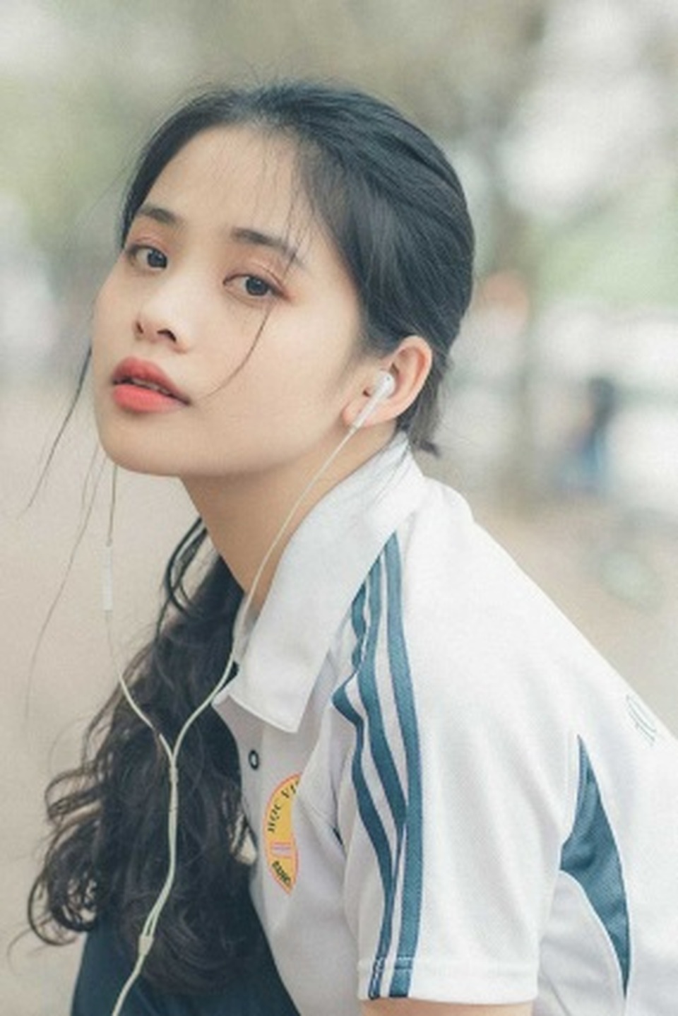 Vẻ đẹp dung dị “hút ánh nhìn” của nữ sinh Ngân hàng - 2 Vẻ đẹp dung dị “hút ánh nhìn” của nữ sinh Ngân hàng - 2