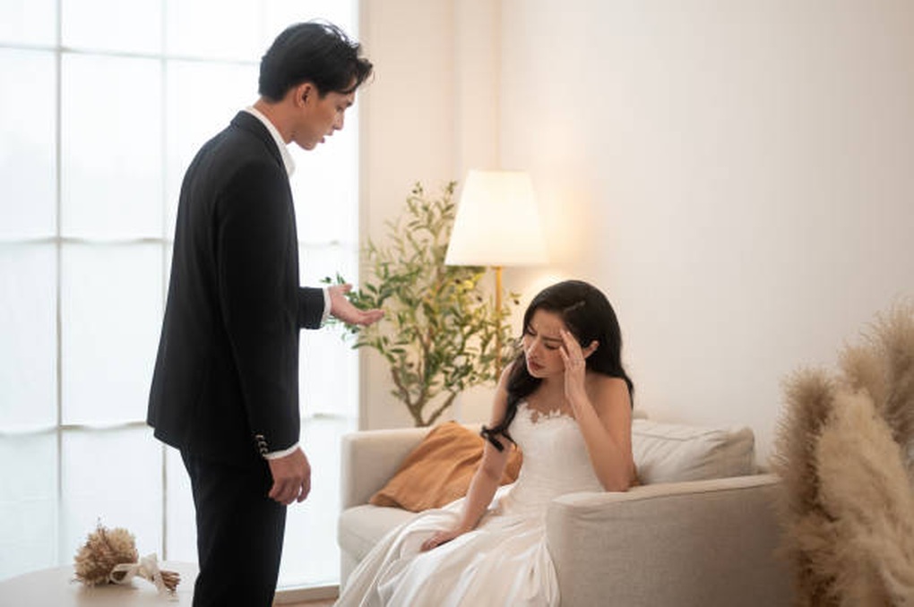 Đêm tân hôn, tôi đuổi vợ về nhà mẹ đẻ sau khi vô tình nhận một cuộc gọi - 1 Đêm tân hôn, tôi đuổi vợ về nhà mẹ đẻ sau khi vô tình nhận một cuộc gọi - 1