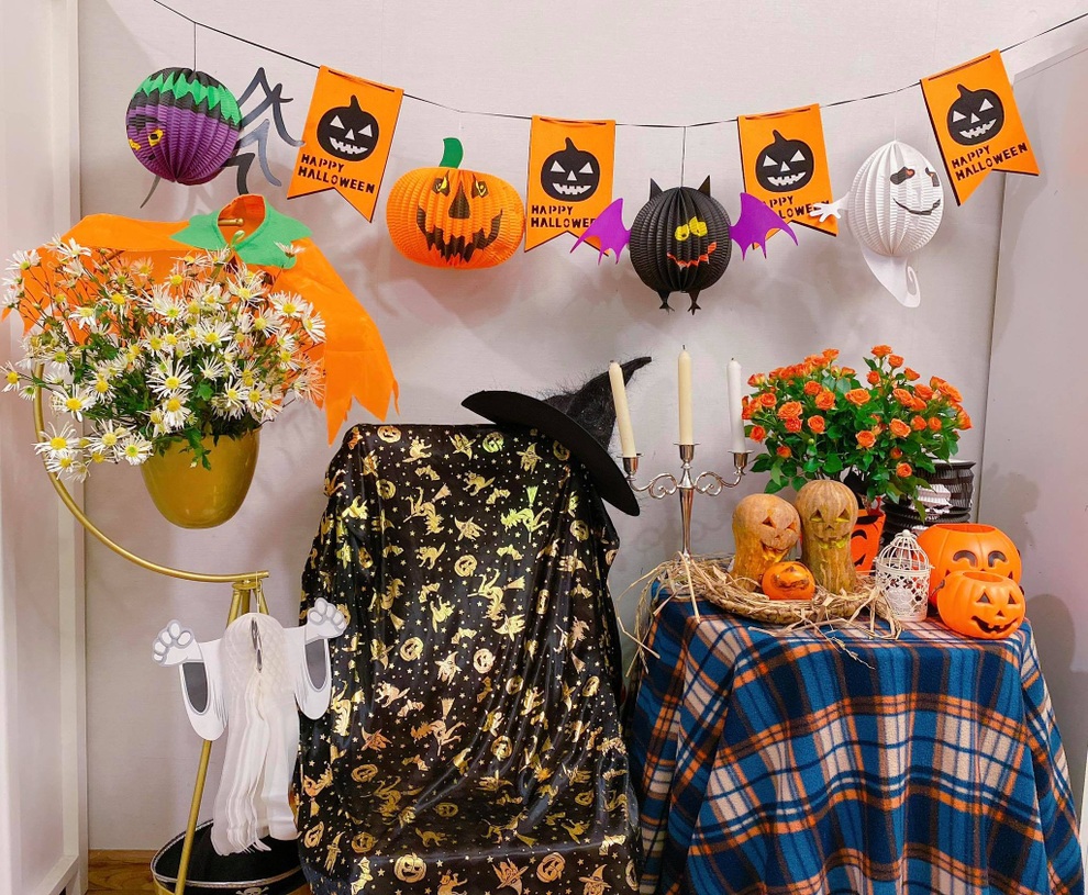 Người Hà Nội mua bí ngô khổng lồ trang trí Halloween sớm - 5 Người Hà Nội mua bí ngô khổng lồ trang trí Halloween sớm - 5