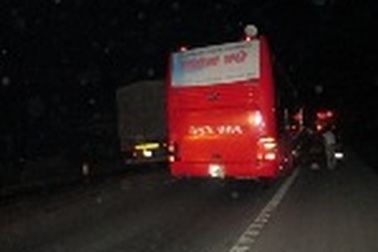 Xe máy đối đầu xe khách, hai người thương vong