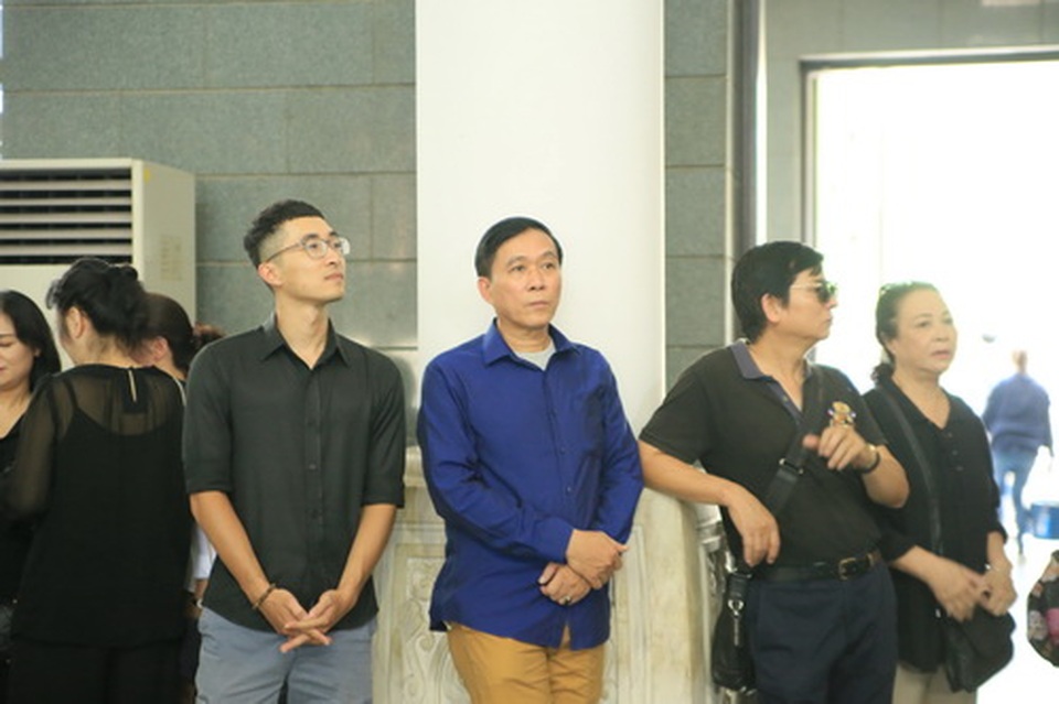 Đồng nghiệp nghẹn ngào tiễn đưa NSƯT Hoàng Yến - 21 Đồng nghiệp nghẹn ngào tiễn đưa NSƯT Hoàng Yến - 21