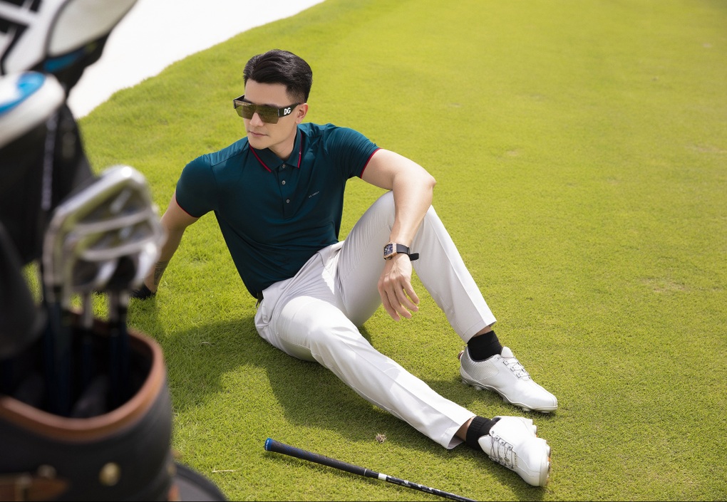 Vĩnh Thụy khoe diện mạo điển trai trên sân golf - 5 Vĩnh Thụy khoe diện mạo điển trai trên sân golf - 5