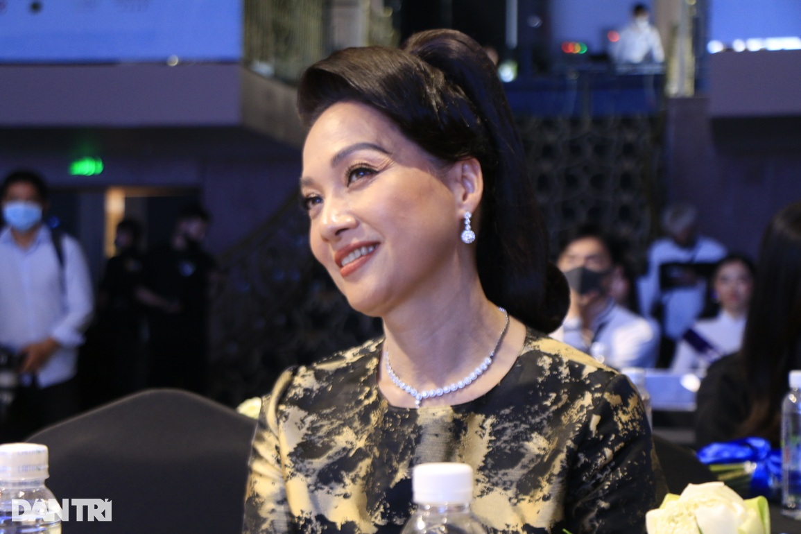 NSND Lê Khanh thẳng thắn lên tiếng về chuyện ăn mặc của hoa hậu - 1 NSND Lê Khanh thẳng thắn lên tiếng về chuyện ăn mặc của hoa hậu - 1