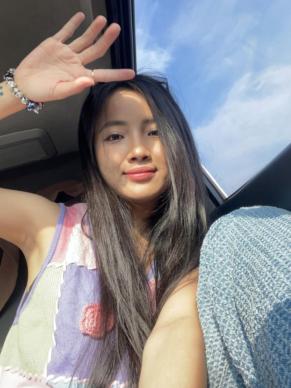 Hot girl Tết ở làng địa ngục: Từng là á khôi, để mặt mộc vẫn xinh đẹp - 3 Hot girl Tết ở làng địa ngục: Từng là á khôi, để mặt mộc vẫn xinh đẹp - 3