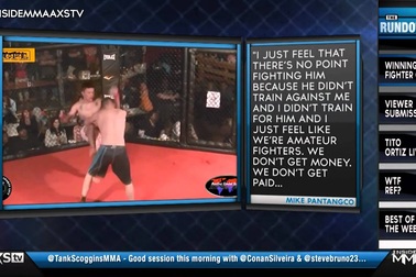 Thương đối thủ, võ sĩ Philippines bất ngờ quỳ xuống xin đầu hàng