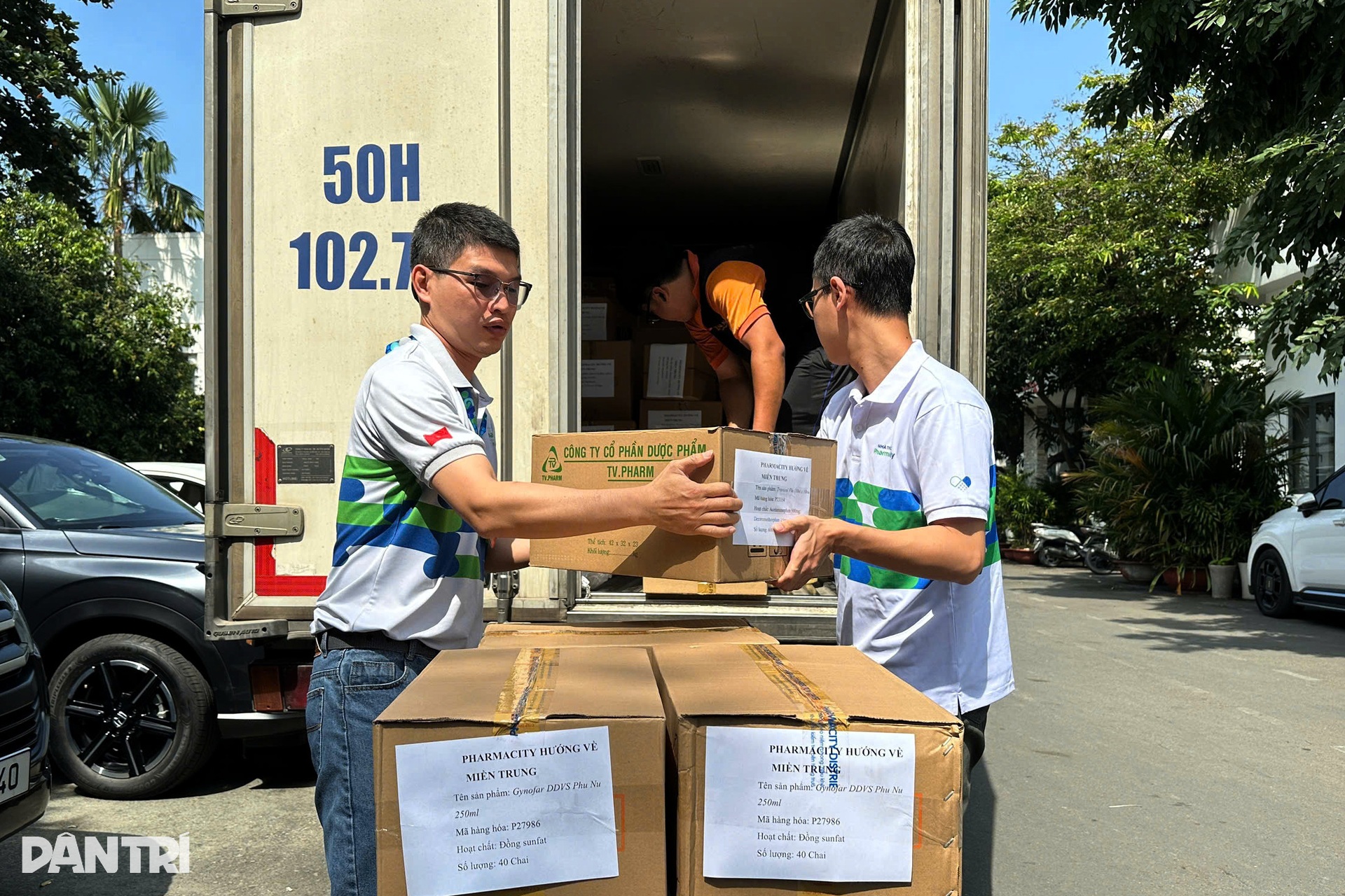 Chuyển gấp hơn 30.000 đơn vị thuốc thiết yếu đến người dân vùng lũ Đắk Lắk - 3