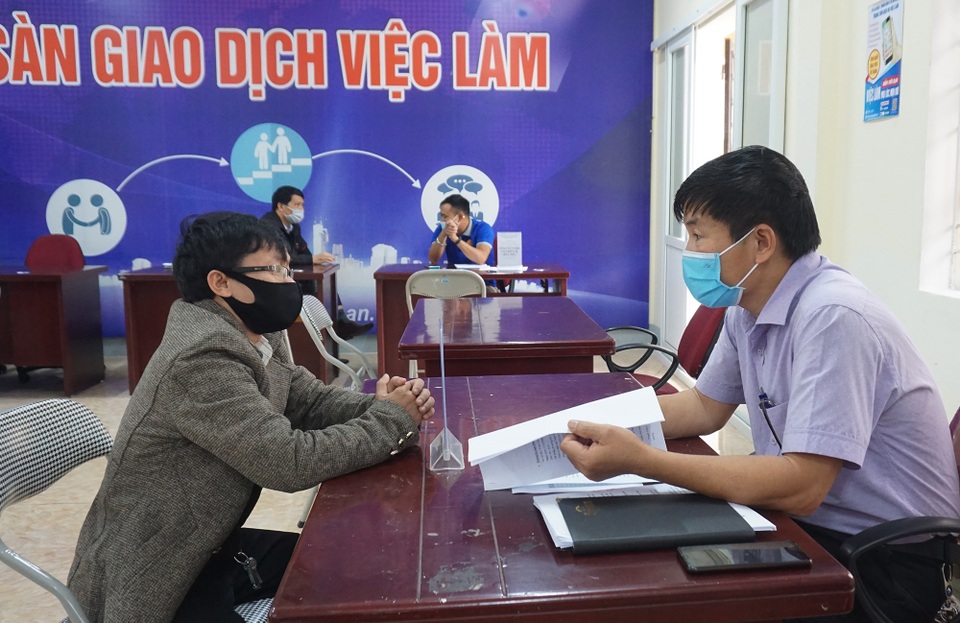 Thị trường việc làm đầu năm: Doanh nghiệp cần, người lao động không vội - 3 Thị trường việc làm đầu năm: Doanh nghiệp cần, người lao động không vội - 3