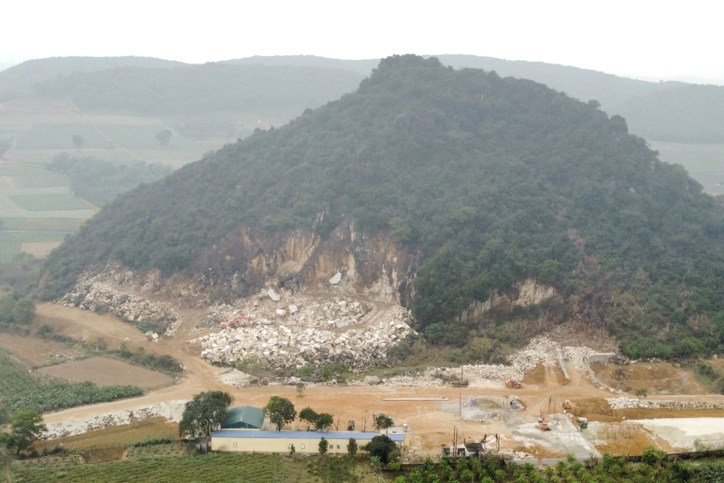 Khám phá hang động mới được phát hiện ở Thanh Hóa - 1