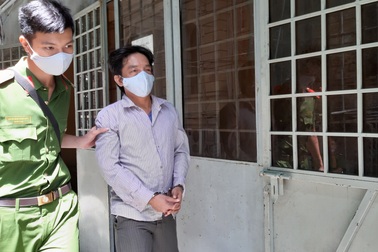 Bị chém lìa bàn tay vì chỉ bài cho phụ nữ tại chiếu bạc